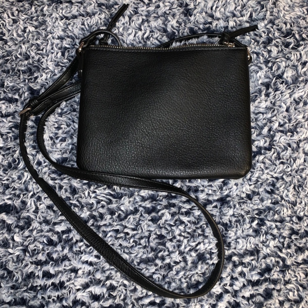 Purse. Black purse. Crossbody bags.